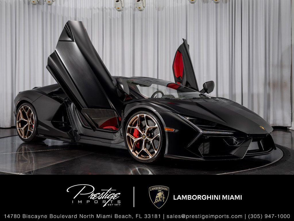 2025 Lamborghini Revuelto .