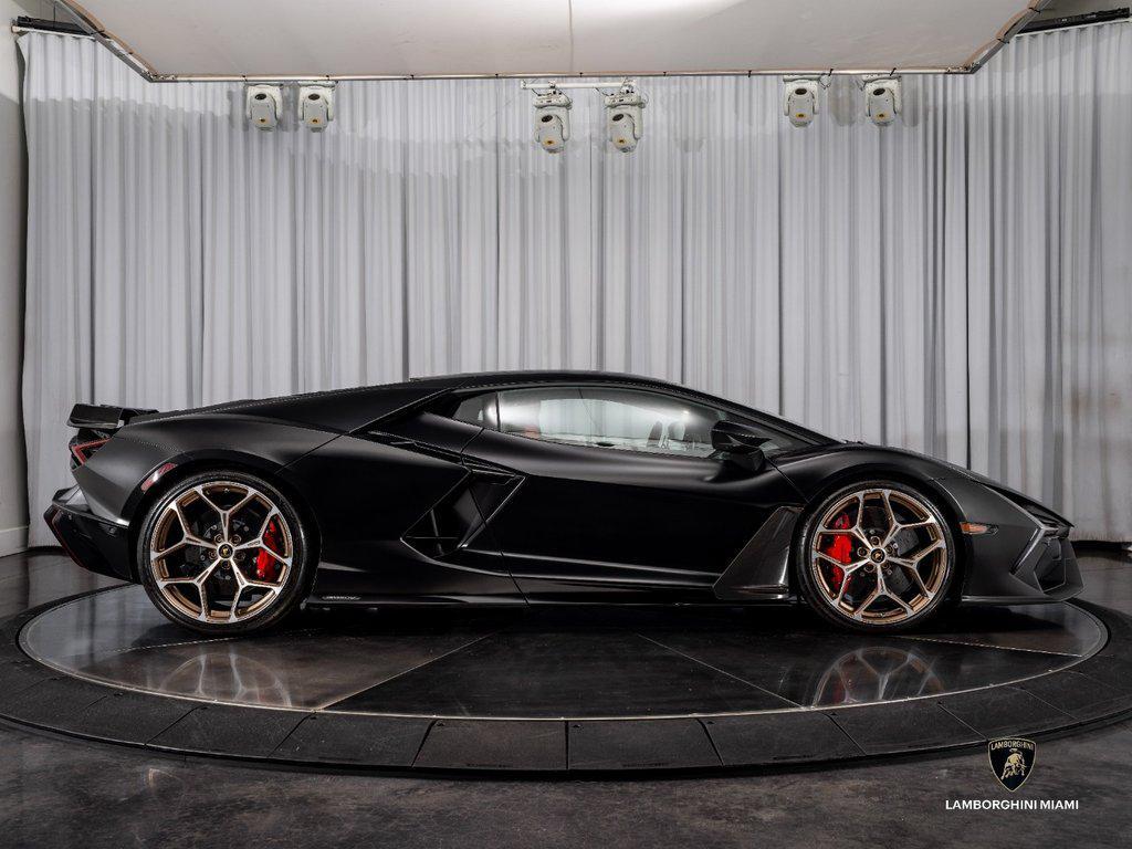 2025 Lamborghini Revuelto . North Miami Beach FL