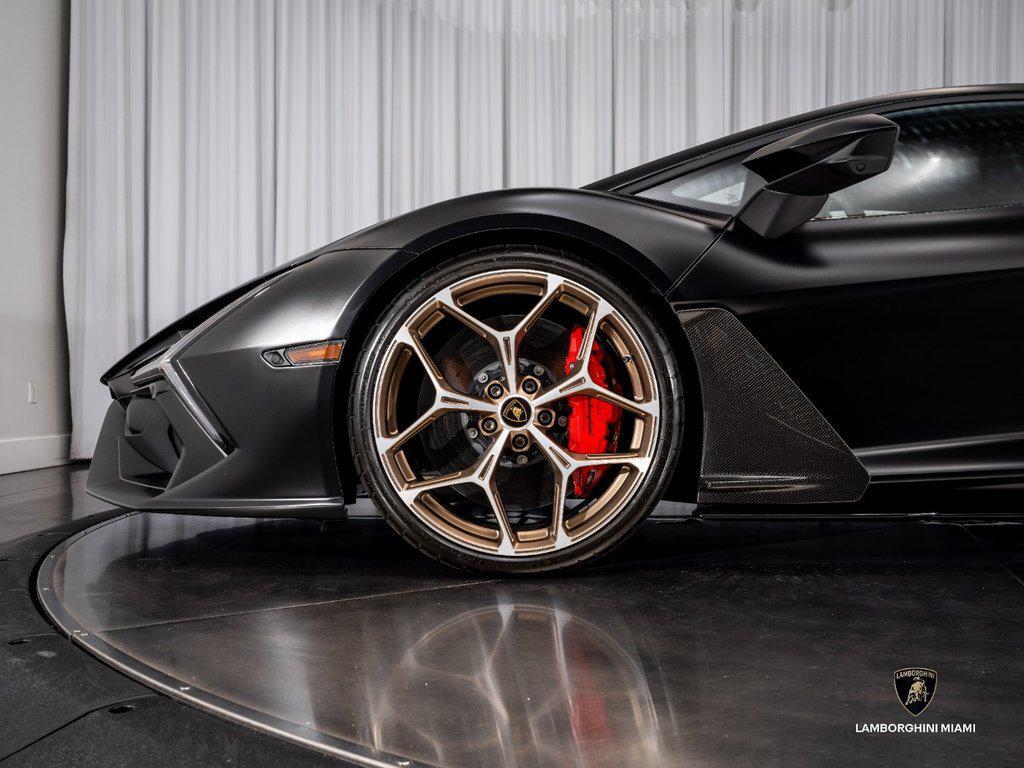 2025 Lamborghini Revuelto . North Miami Beach FL