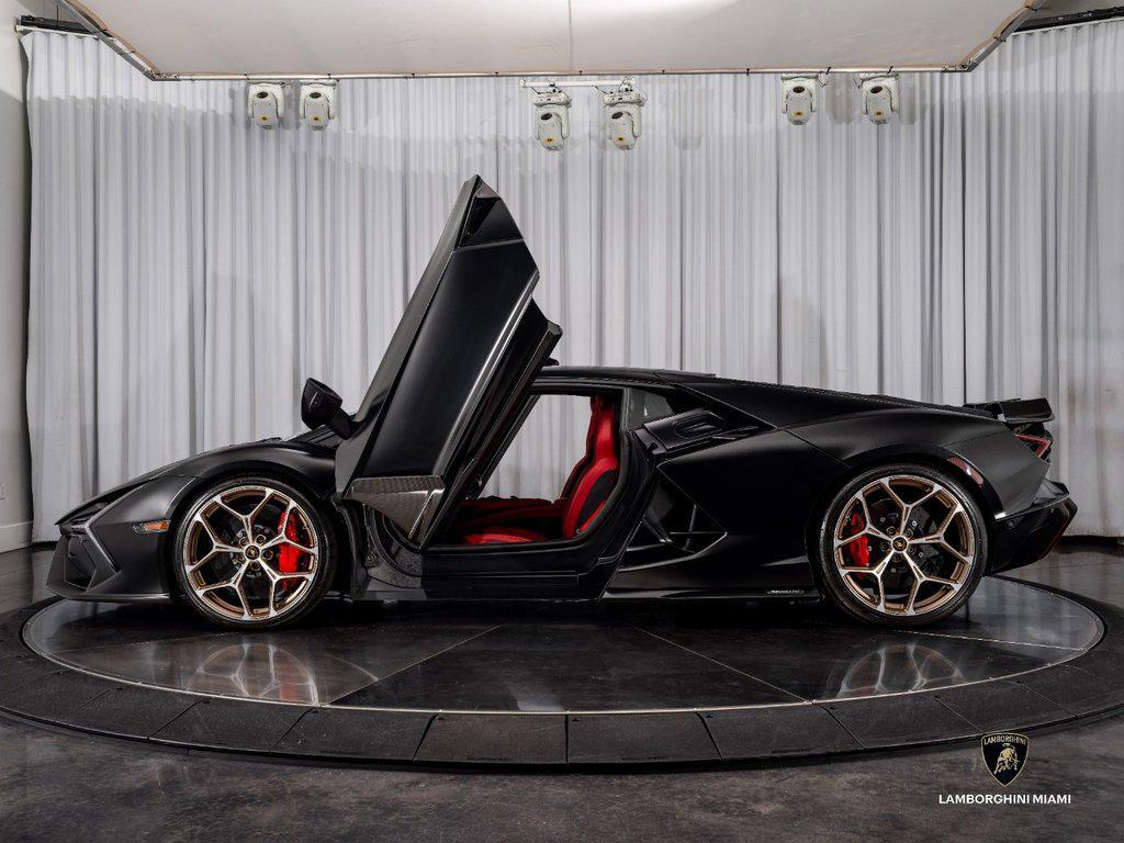 2025 Lamborghini Revuelto . North Miami Beach FL
