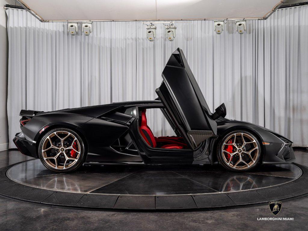 2025 Lamborghini Revuelto . North Miami Beach FL
