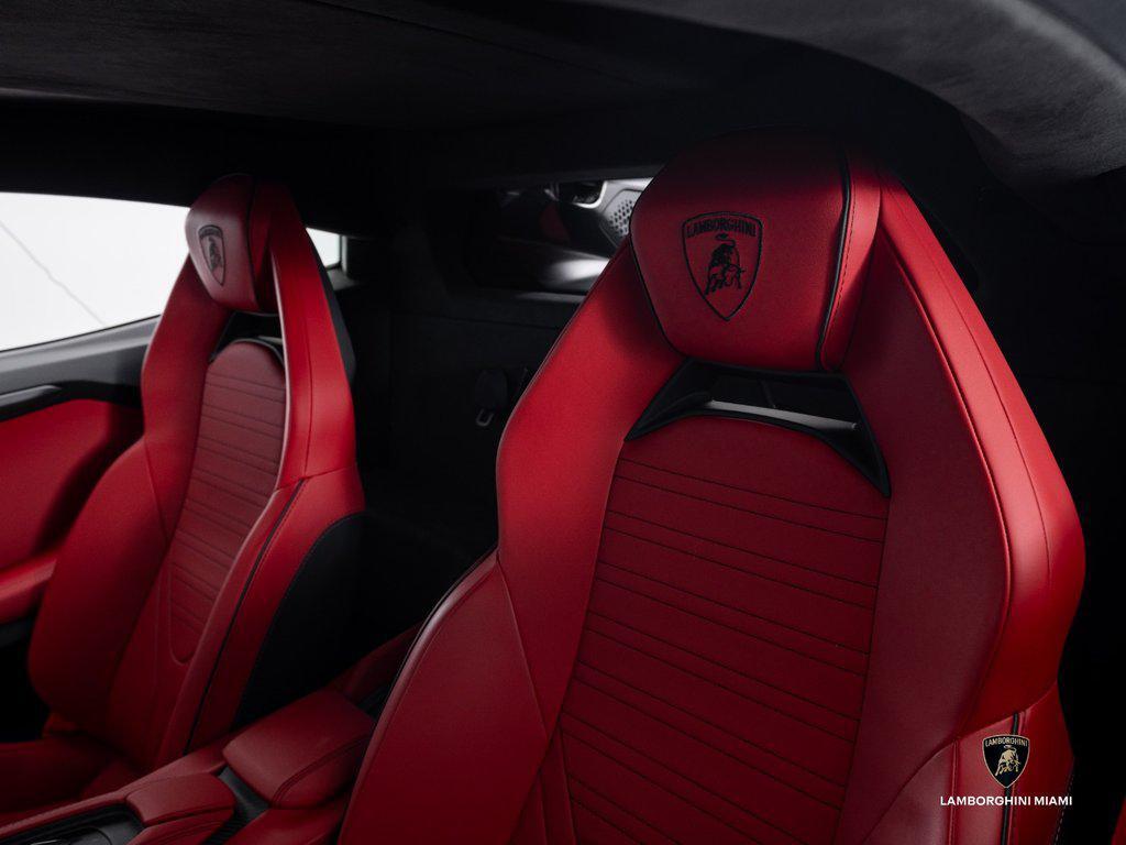 2025 Lamborghini Revuelto . North Miami Beach FL
