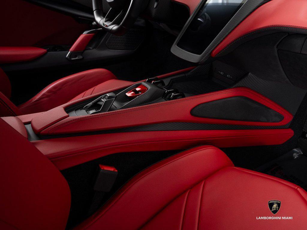 2025 Lamborghini Revuelto . North Miami Beach FL