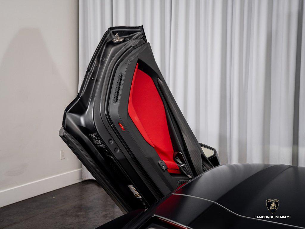 2025 Lamborghini Revuelto . North Miami Beach FL