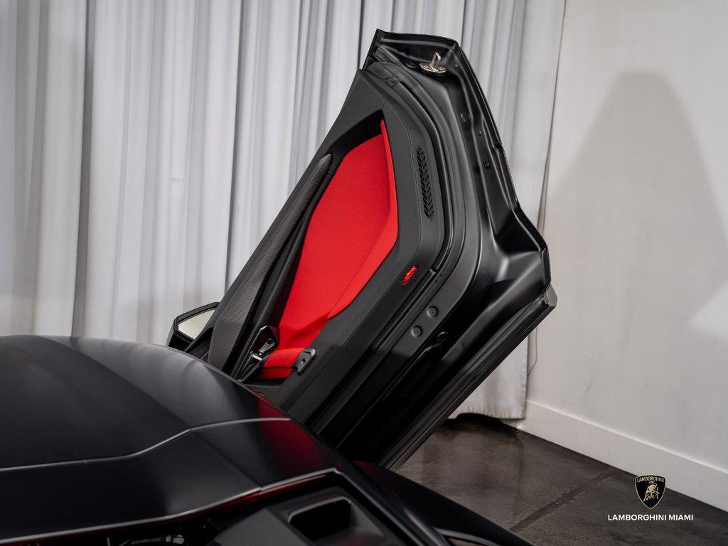 2025 Lamborghini Revuelto . North Miami Beach FL