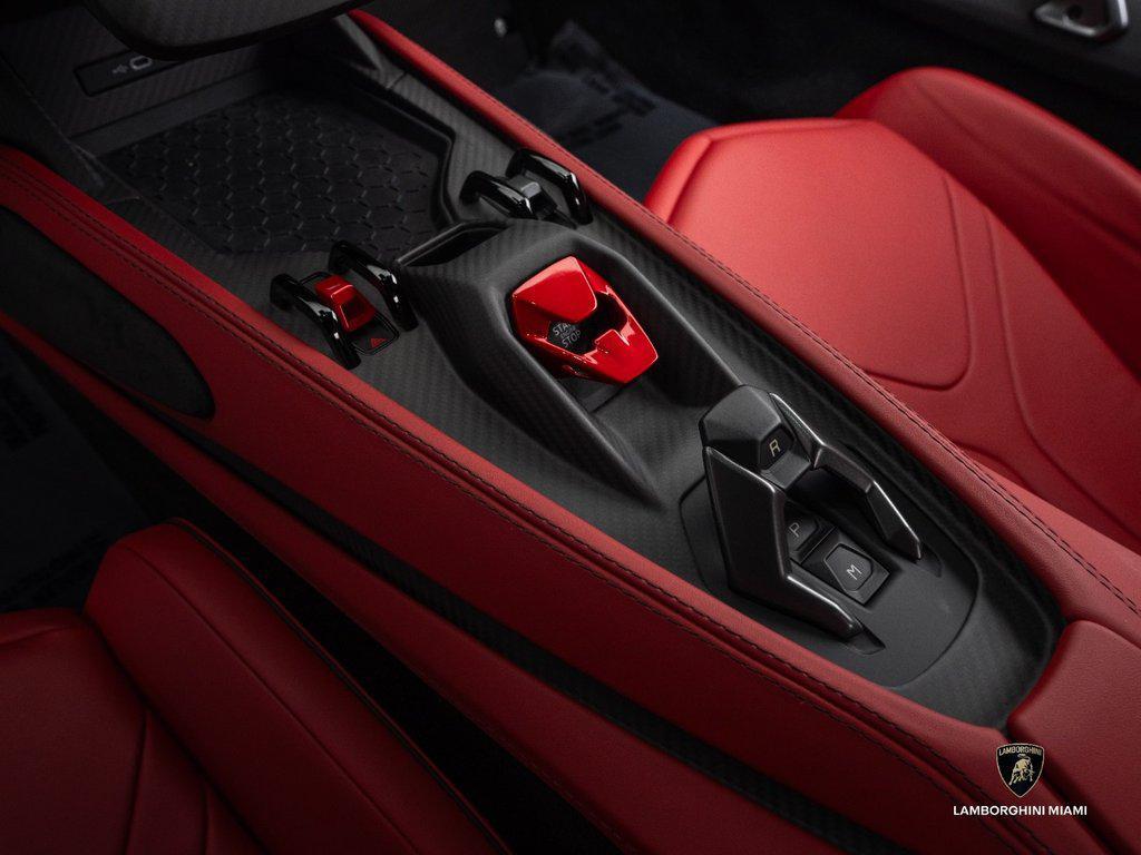 2025 Lamborghini Revuelto . North Miami Beach FL