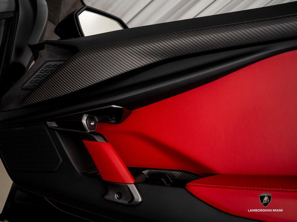 2025 Lamborghini Revuelto . North Miami Beach FL