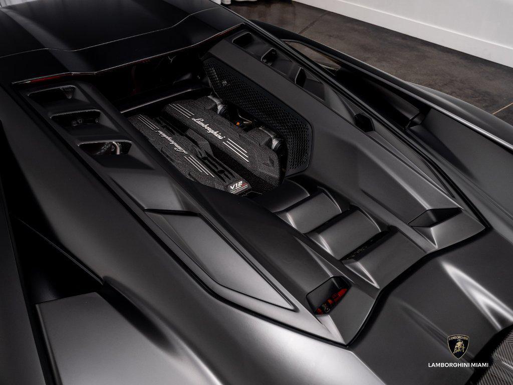 2025 Lamborghini Revuelto . North Miami Beach FL