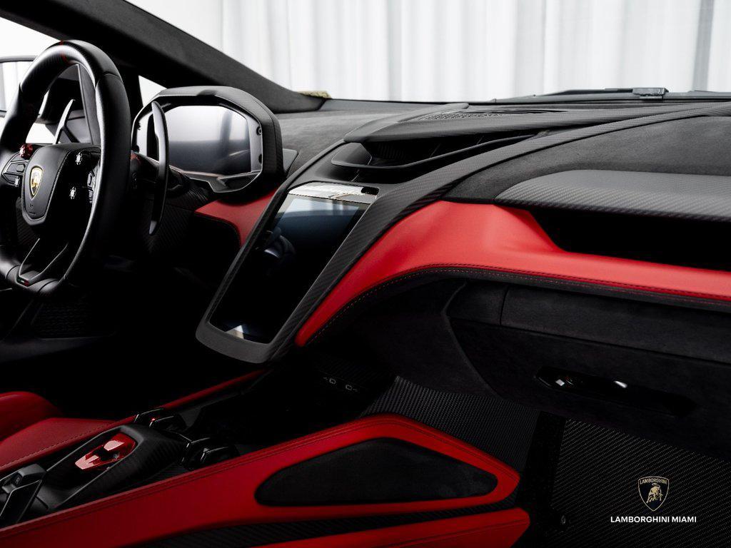2025 Lamborghini Revuelto . North Miami Beach FL