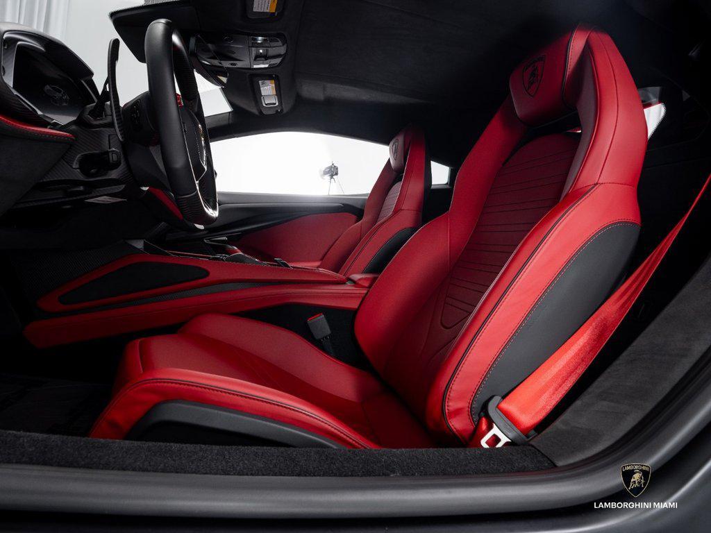 2025 Lamborghini Revuelto . North Miami Beach FL