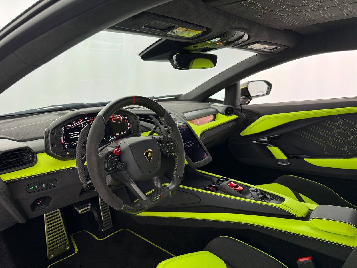 2025 Lamborghini Revuelto Bellevue WA