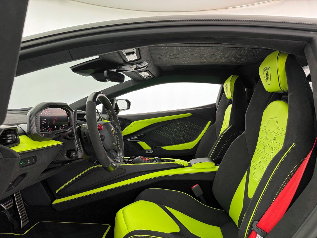 2025 Lamborghini Revuelto Bellevue WA