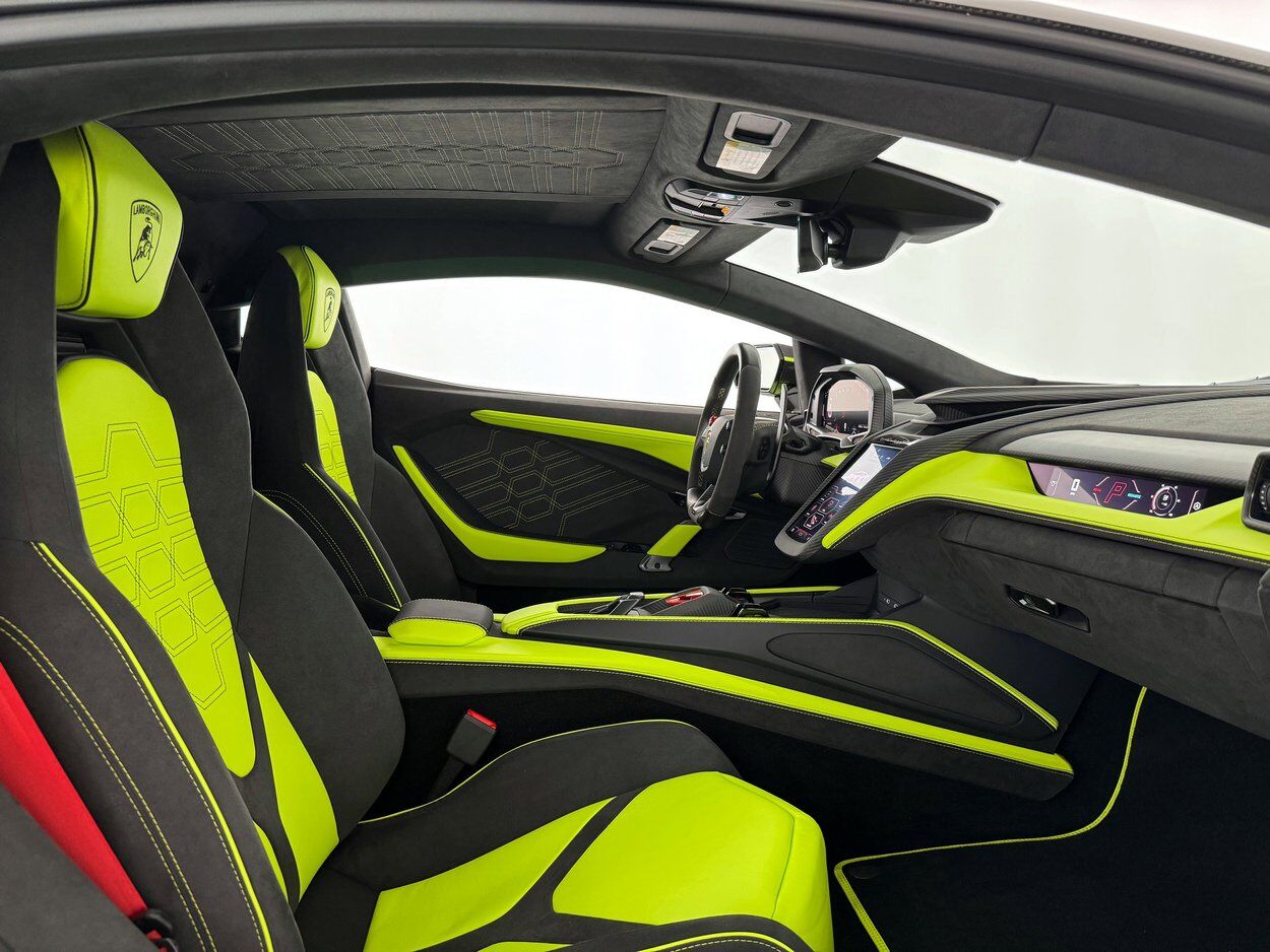 2025 Lamborghini Revuelto Bellevue WA