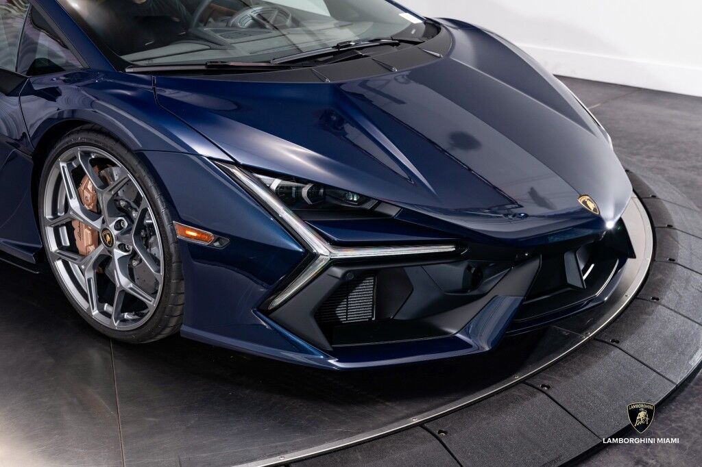 2025 Lamborghini Revuelto