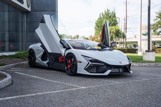 2025 Lamborghini Revuelto