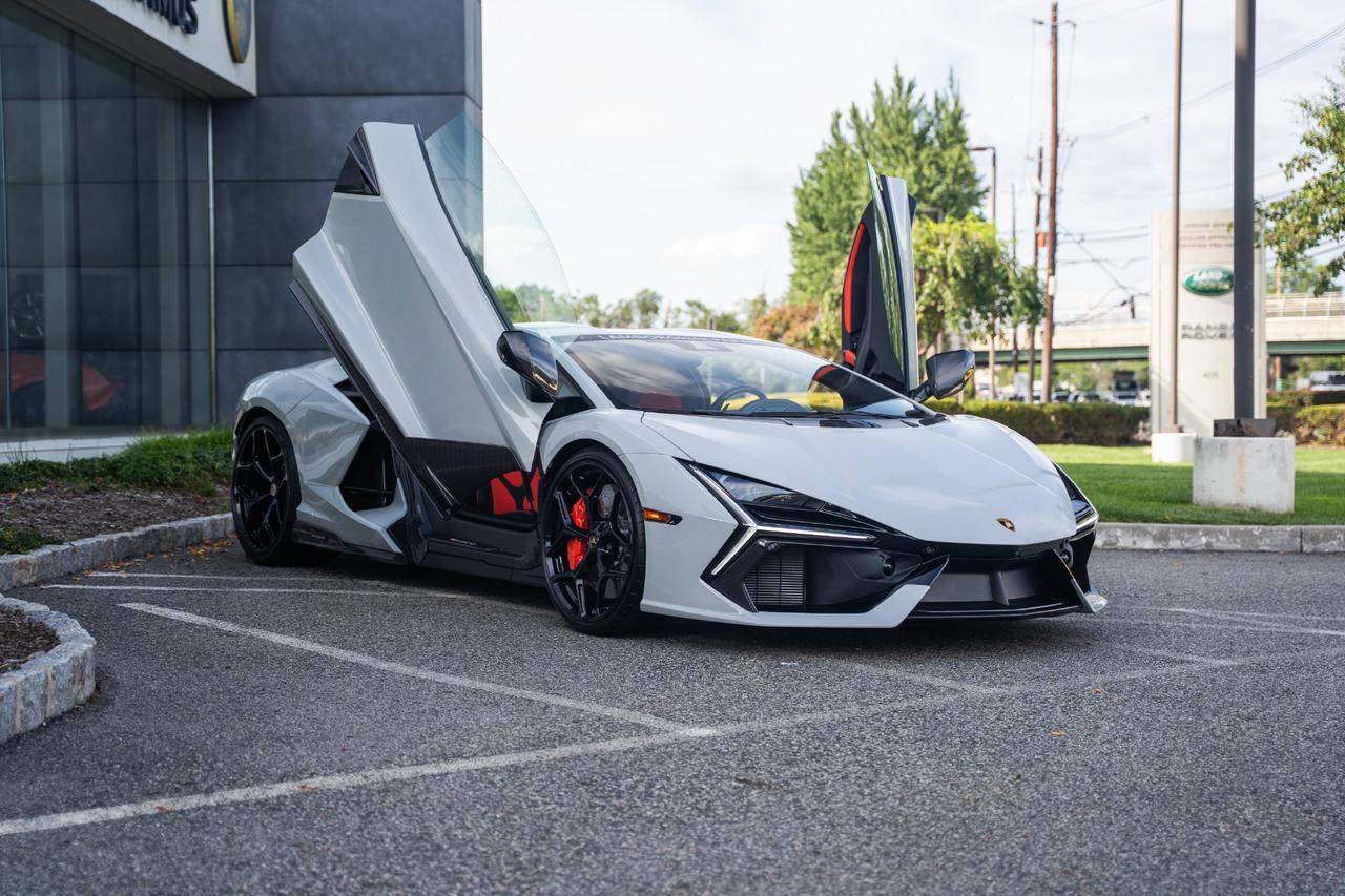 2025 Lamborghini Revuelto