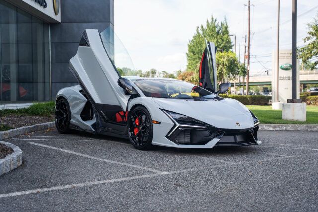 2025 Lamborghini Revuelto