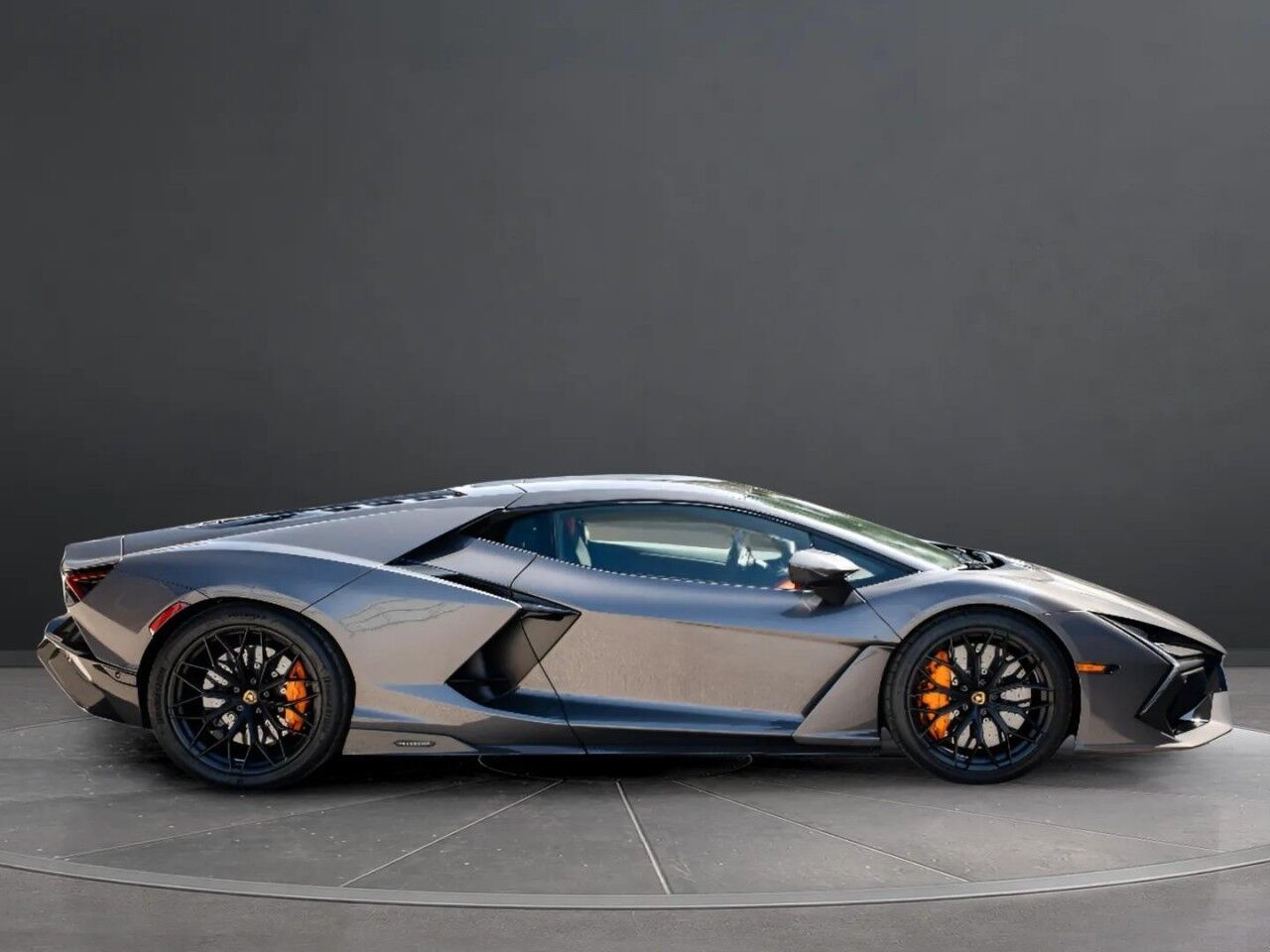 2025 Lamborghini Revuelto