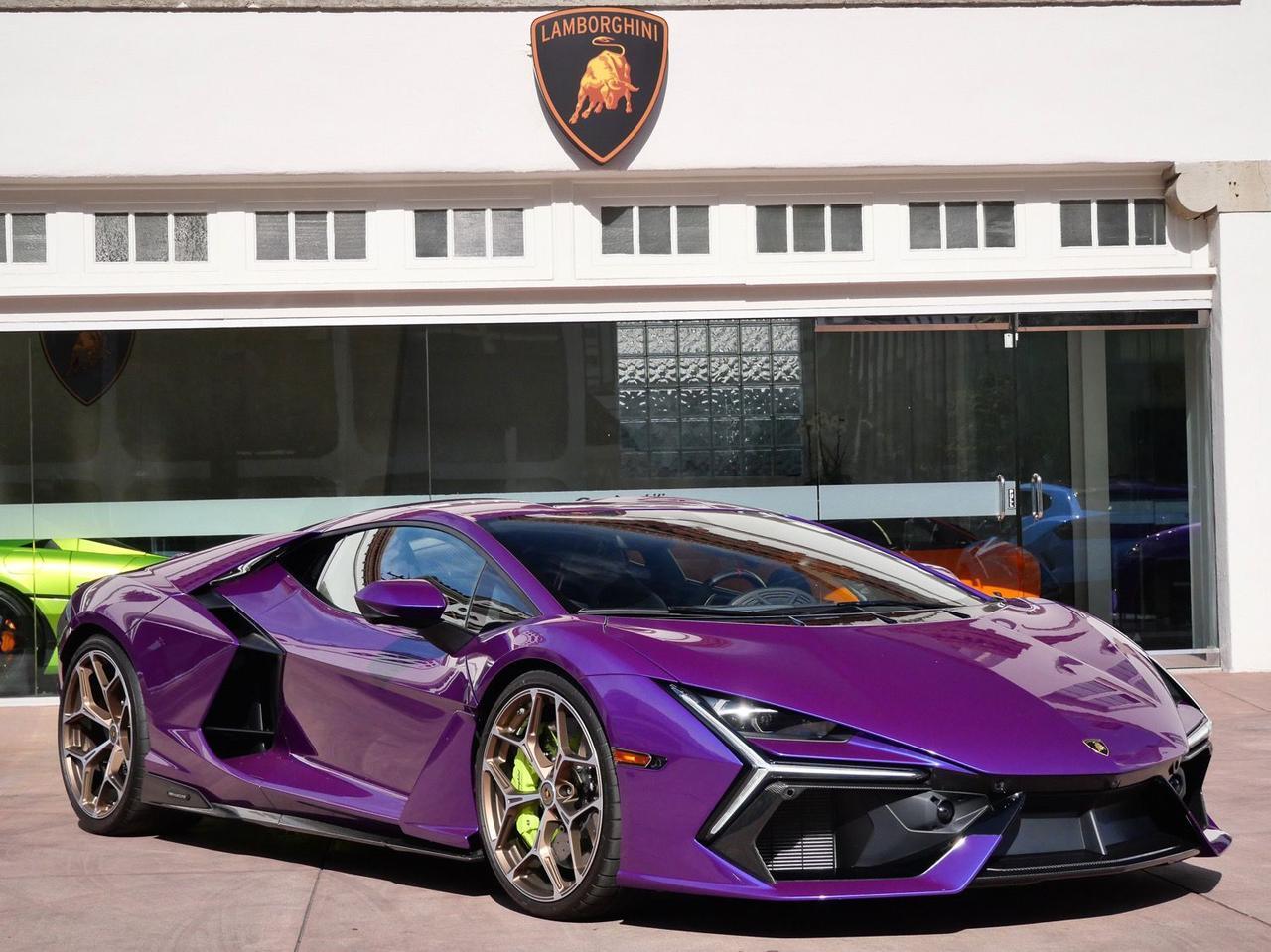 2025 Lamborghini Revuelto Base Base