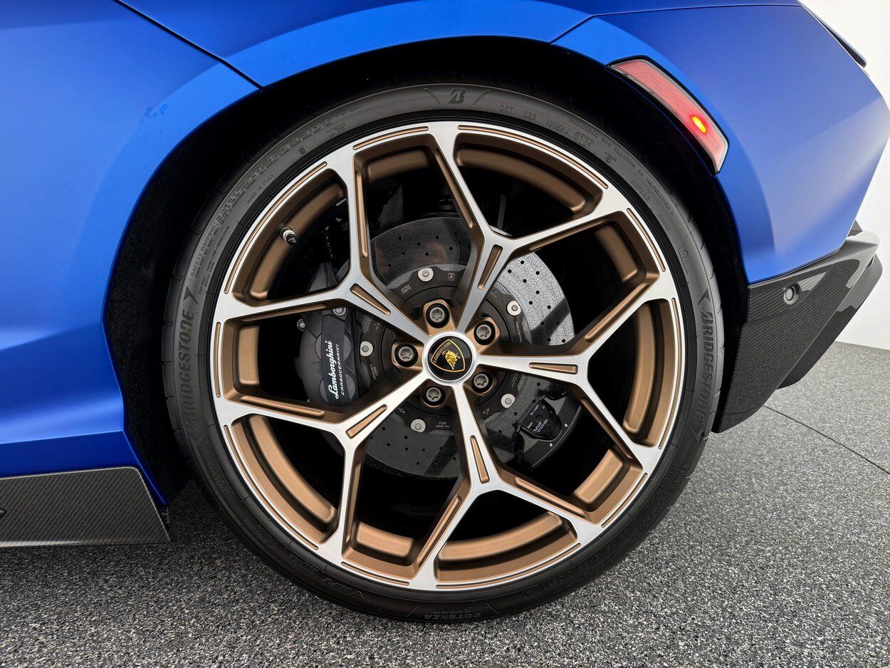 2025 Lamborghini Revuelto Base Bellevue WA