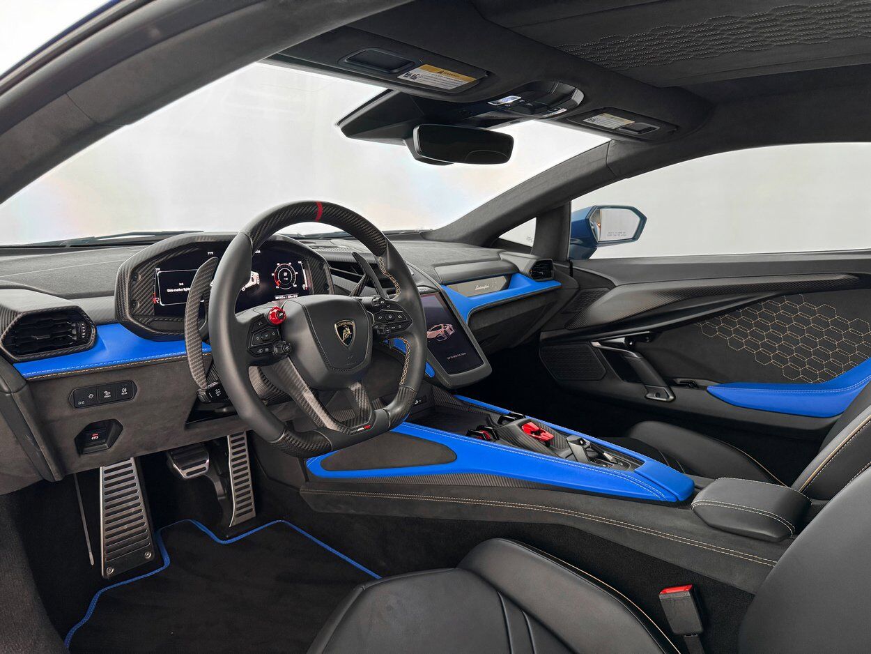 2025 Lamborghini Revuelto Base Bellevue WA