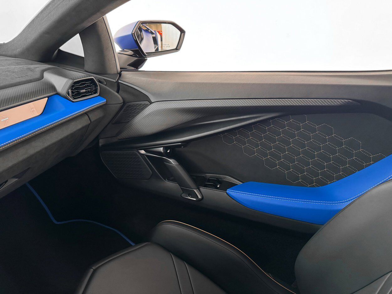 2025 Lamborghini Revuelto Base Bellevue WA