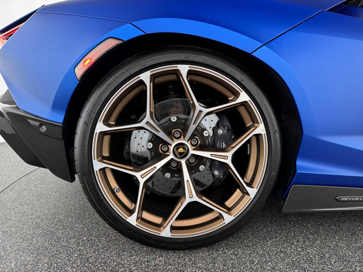 2025 Lamborghini Revuelto Base Bellevue WA