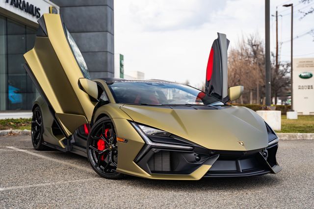 2025 Lamborghini Revuelto Base