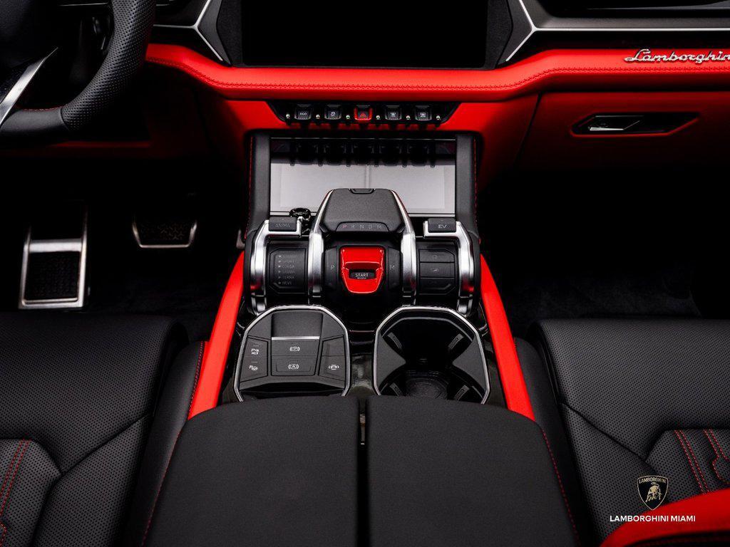 2025 Lamborghini Urus SE AWD North Miami Beach FL