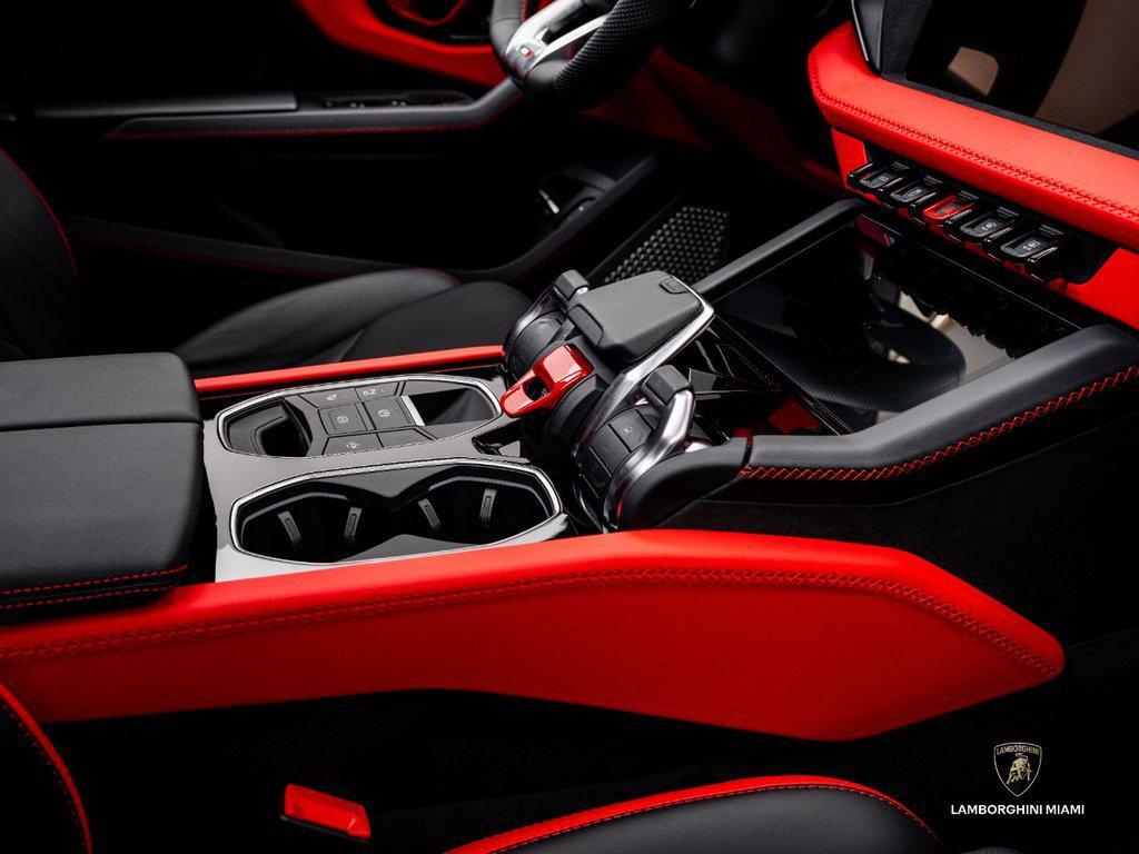 2025 Lamborghini Urus SE AWD North Miami Beach FL