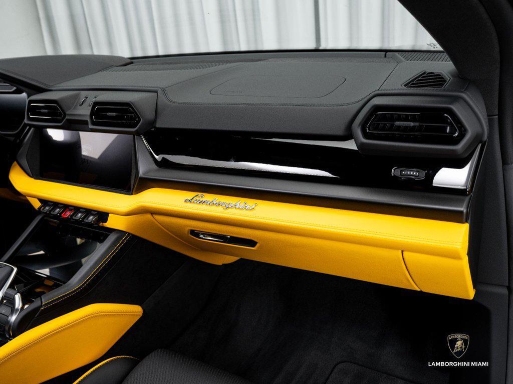 2025 Lamborghini Urus SE AWD North Miami Beach FL