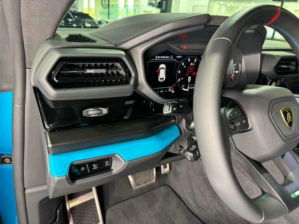 2025 Lamborghini Urus SE Blu Uranus paint,Sensonum audio system AND MUCH MORE!! Fort Lauderdale FL