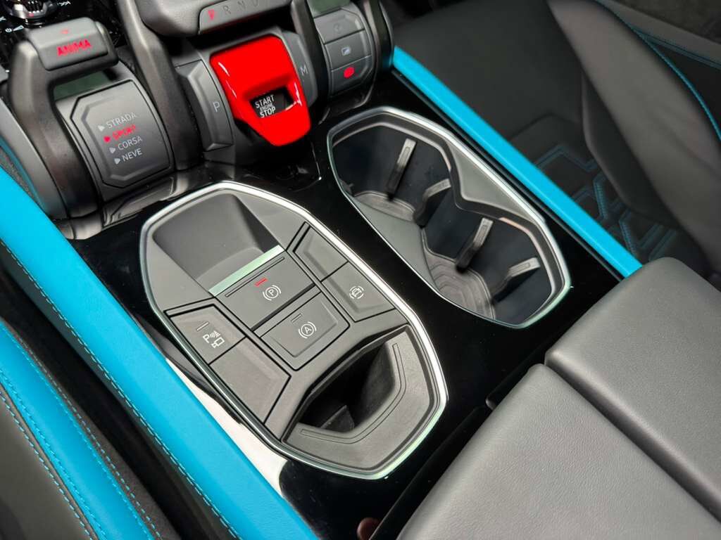 2025 Lamborghini Urus SE Blu Uranus paint,Sensonum audio system AND MUCH MORE!! Fort Lauderdale FL