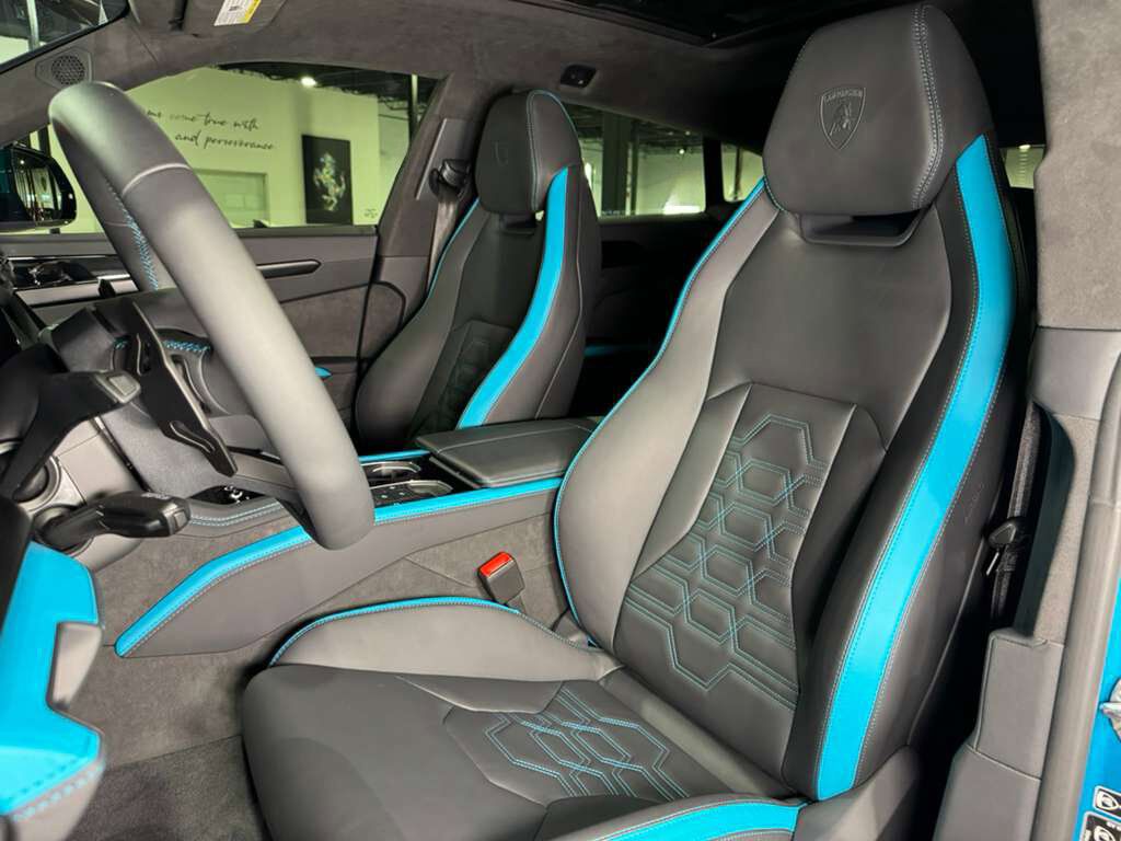 2025 Lamborghini Urus SE Blu Uranus paint,Sensonum audio system AND MUCH MORE!! Fort Lauderdale FL