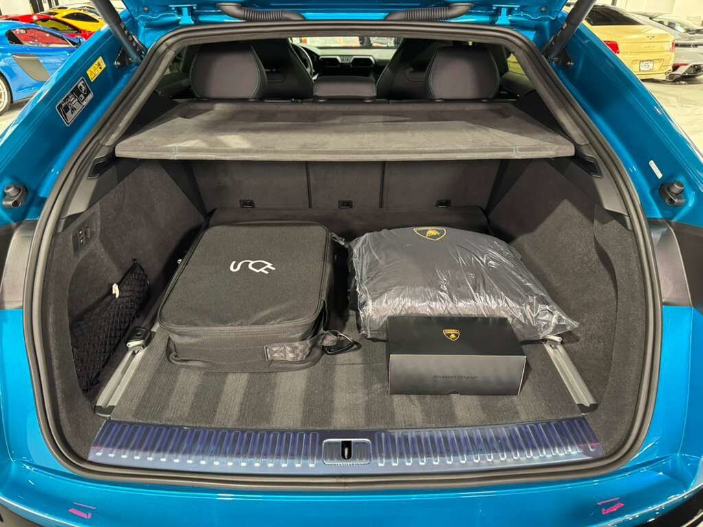 2025 Lamborghini Urus SE Blu Uranus paint,Sensonum audio system AND MUCH MORE!! Fort Lauderdale FL