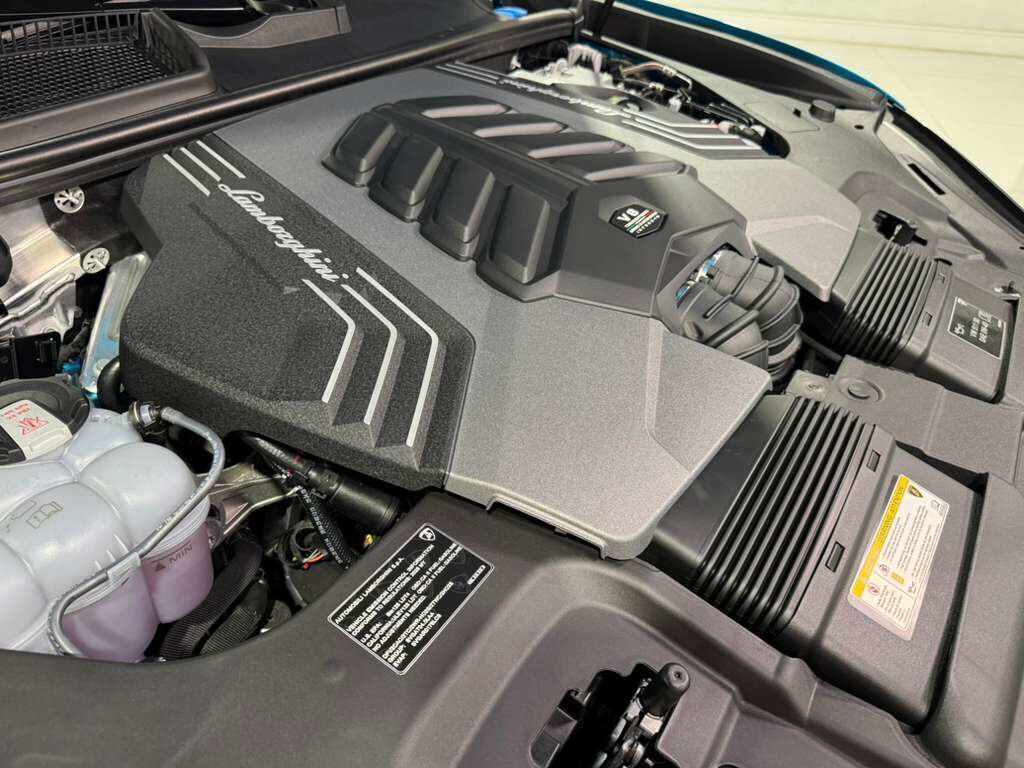 2025 Lamborghini Urus SE Blu Uranus paint,Sensonum audio system AND MUCH MORE!! Fort Lauderdale FL