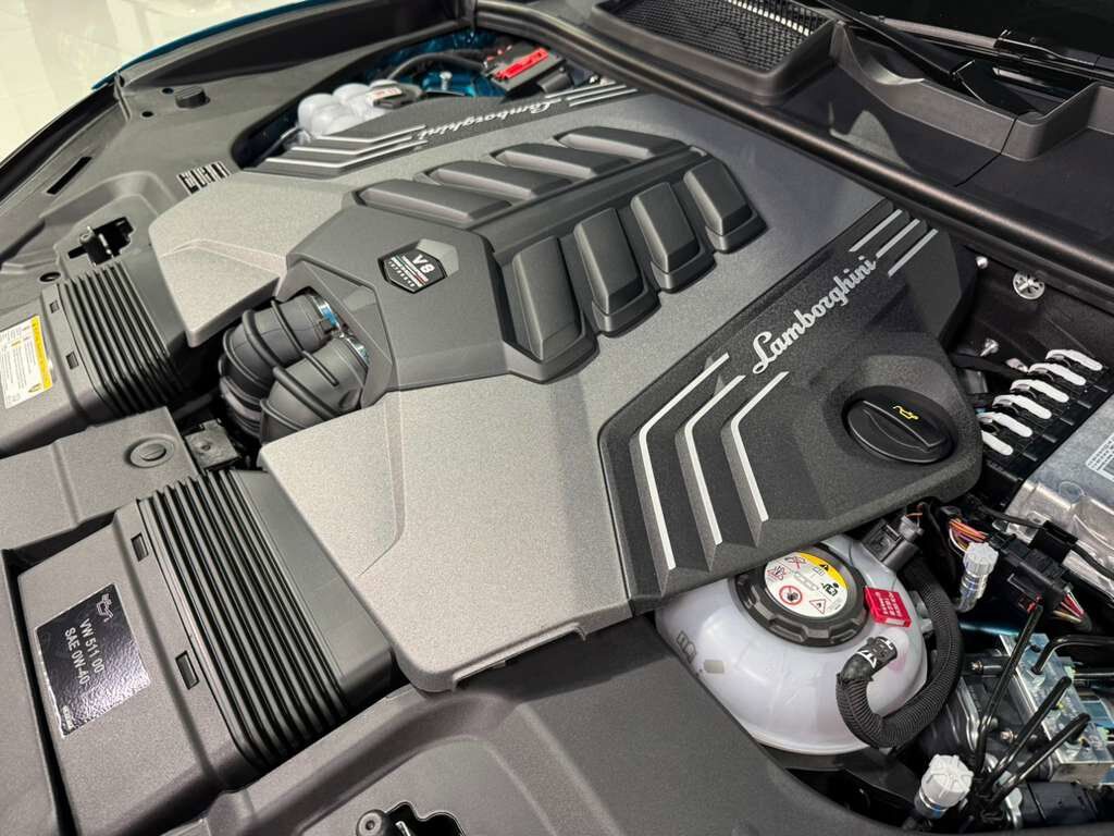 2025 Lamborghini Urus SE Blu Uranus paint,Sensonum audio system AND MUCH MORE!! Fort Lauderdale FL