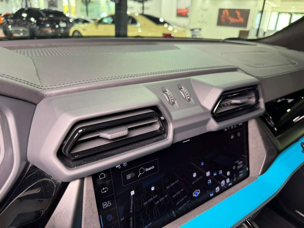 2025 Lamborghini Urus SE Blu Uranus paint,Sensonum audio system AND MUCH MORE!! Fort Lauderdale FL