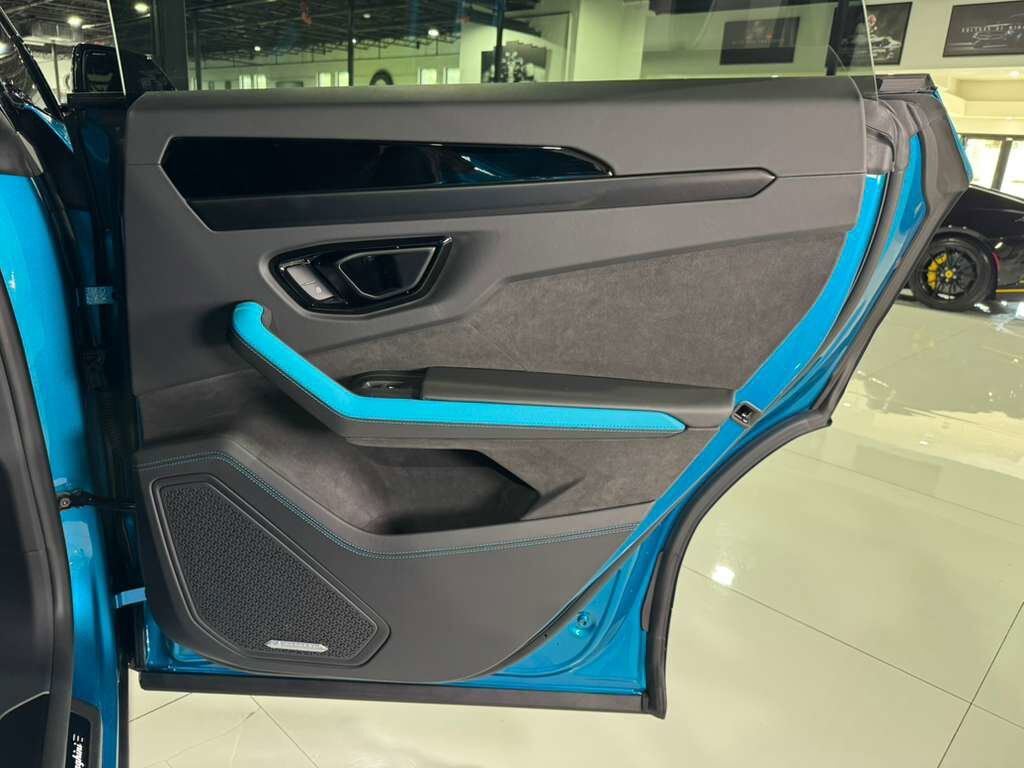 2025 Lamborghini Urus SE Blu Uranus paint,Sensonum audio system AND MUCH MORE!! Fort Lauderdale FL