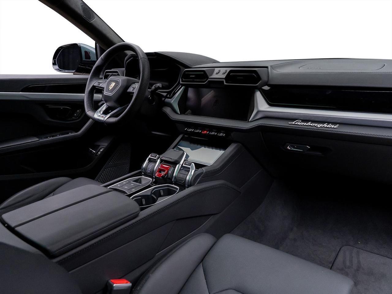 2025 Lamborghini Urus SE