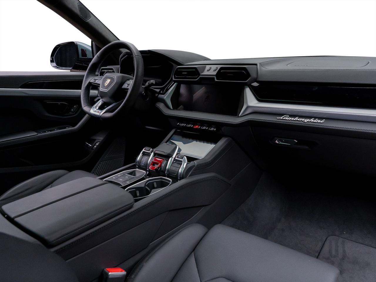 2025 Lamborghini Urus SE