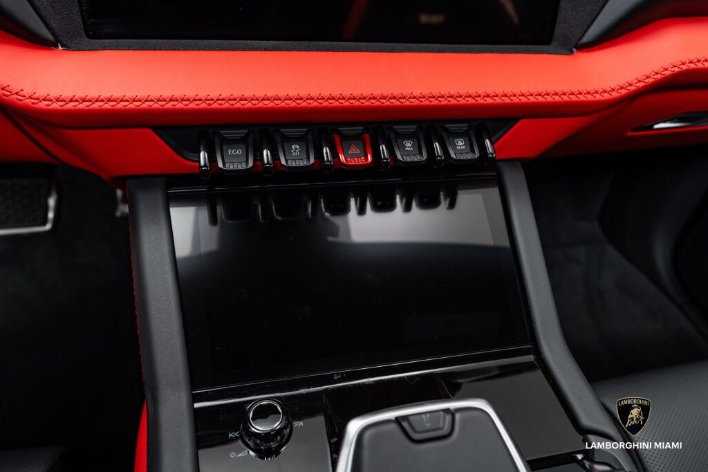 2025 Lamborghini Urus SE North Miami Beach FL