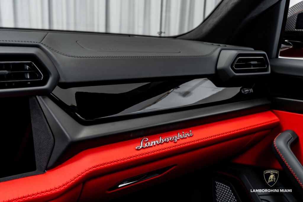 2025 Lamborghini Urus SE North Miami Beach FL