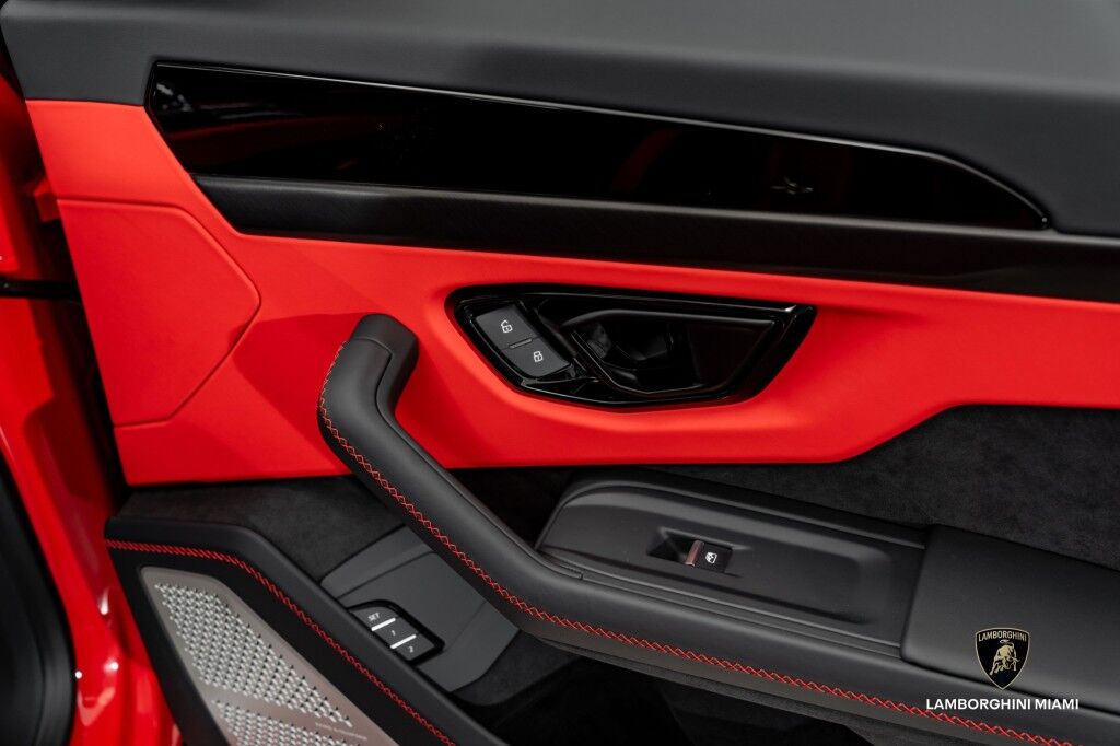 2025 Lamborghini Urus SE North Miami Beach FL