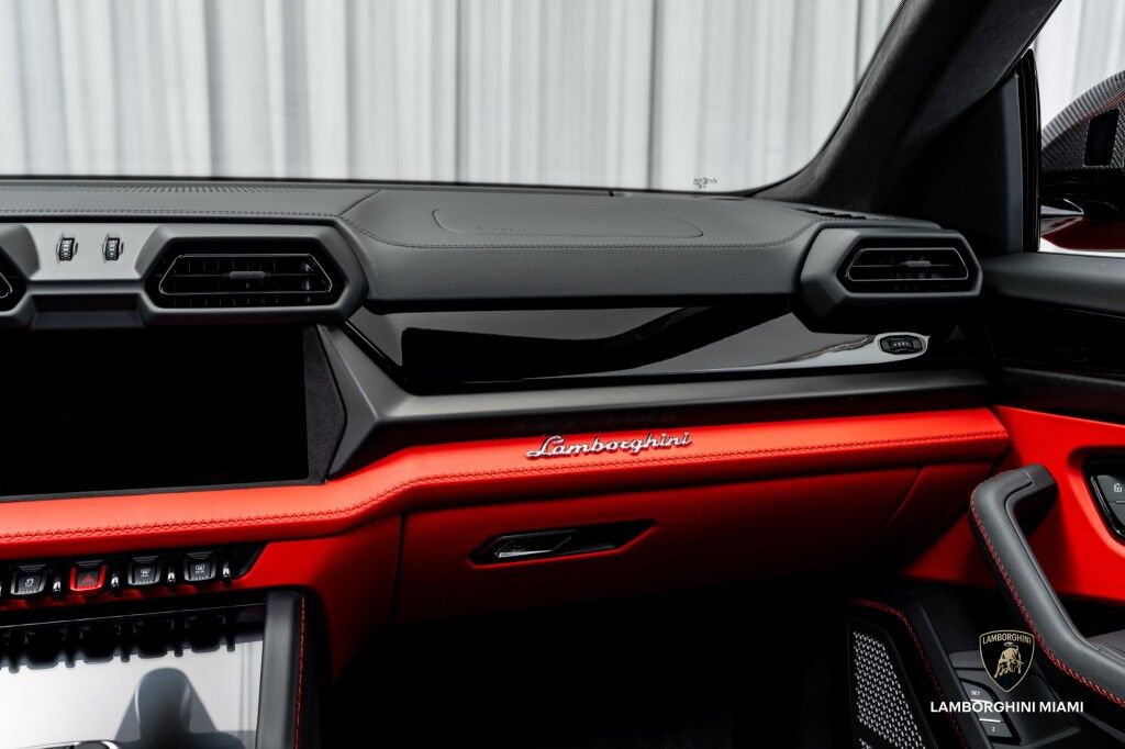 2025 Lamborghini Urus SE North Miami Beach FL