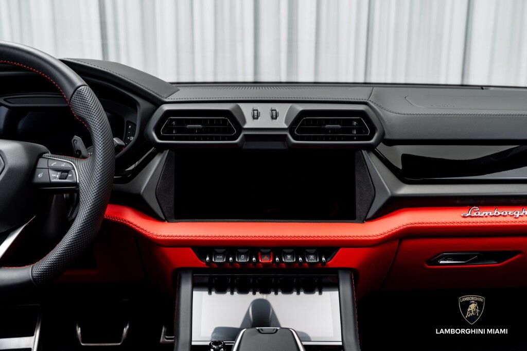 2025 Lamborghini Urus SE North Miami Beach FL