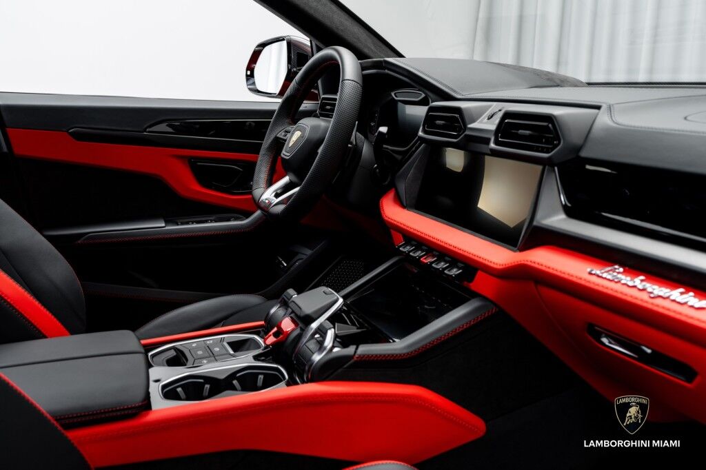 2025 Lamborghini Urus SE North Miami Beach FL