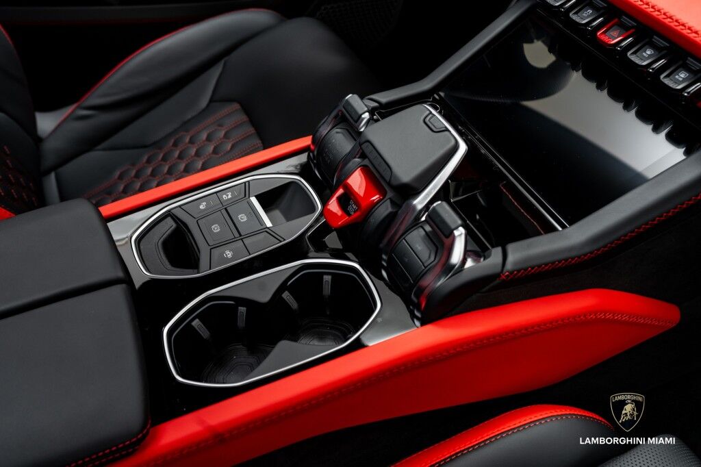 2025 Lamborghini Urus SE North Miami Beach FL