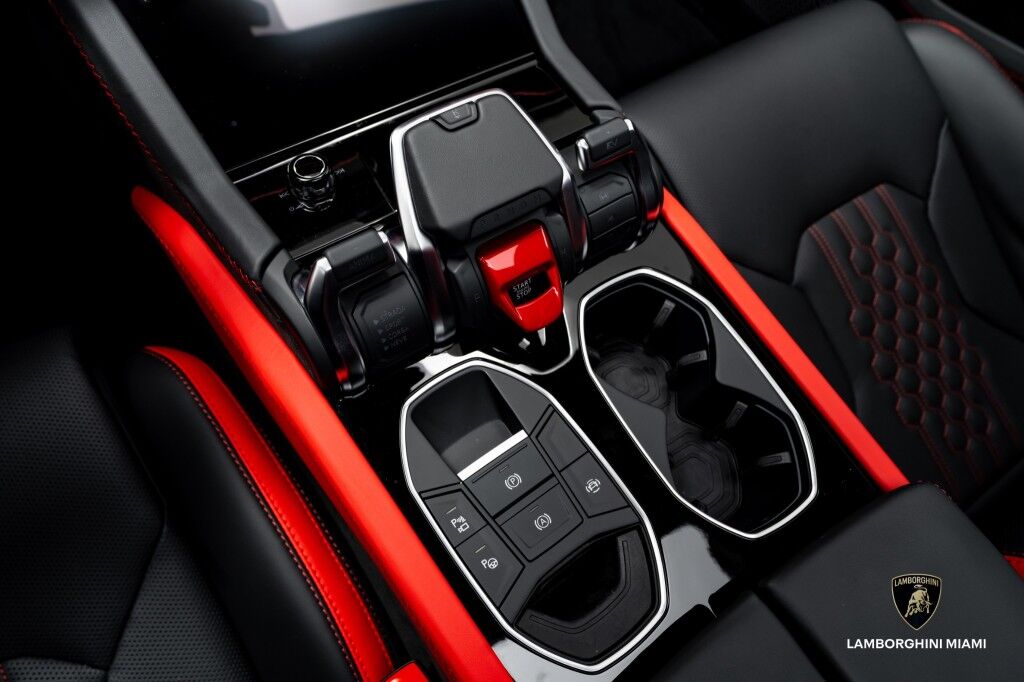2025 Lamborghini Urus SE North Miami Beach FL