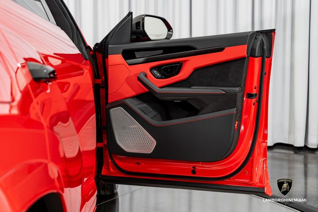 2025 Lamborghini Urus SE North Miami Beach FL